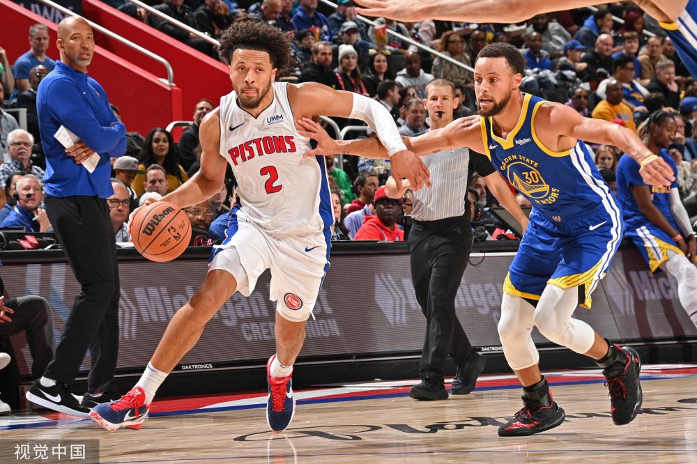 两人在更衣 两人在更衣